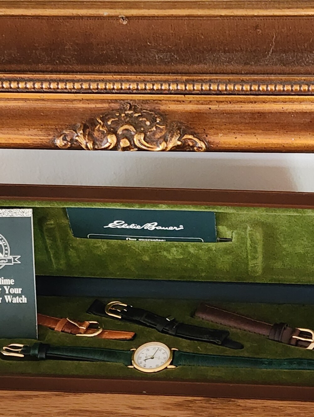 Vintage Eddie Bauer Women's Watch Gift Set w/4 Leather Bands Works Gold Tone